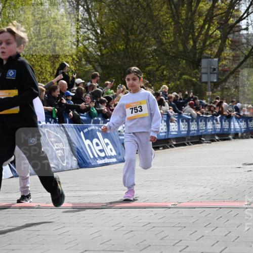 12.04.2026 - 45. Internationalen Wilhelmsburger Insellauf J. Mangold http://msf.ph/oto/9521674 12.04.2026 14:20:14 Ziel 775, 587, 405, 1060, 642, 753, 750 meine-sportfotos.de