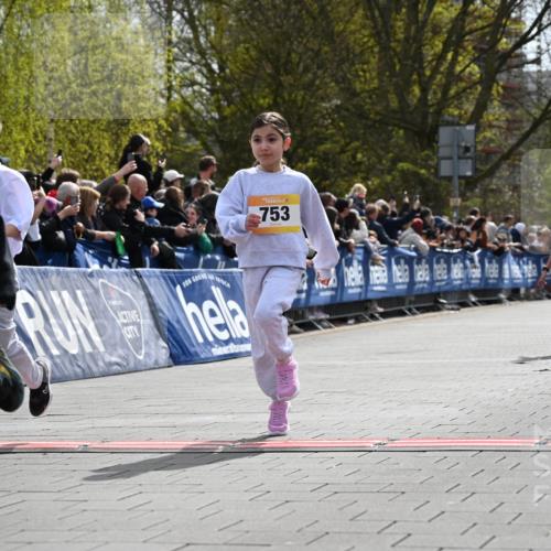 12.04.2026 - 45. Internationalen Wilhelmsburger Insellauf J. Mangold http://msf.ph/oto/9521676 12.04.2026 14:20:15 Ziel 587, 405, 1060, 642, 753, 750, 1623, 844, 34 meine-sportfotos.de