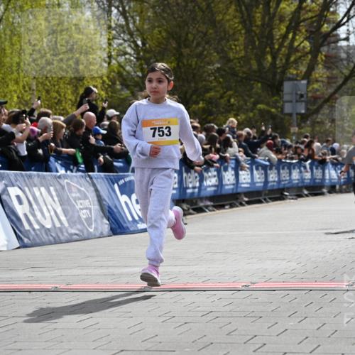 12.04.2026 - 45. Internationalen Wilhelmsburger Insellauf J. Mangold http://msf.ph/oto/9521678 12.04.2026 14:20:15 Ziel 587, 405, 1060, 642, 753, 750, 1623, 844, 34 meine-sportfotos.de