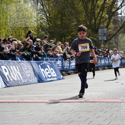 12.04.2026 - 45. Internationalen Wilhelmsburger Insellauf J. Mangold http://msf.ph/oto/9521680 12.04.2026 14:20:17 Ziel 405, 1060, 642, 753, 750, 1623, 844, 34, 949, 1607 meine-sportfotos.de