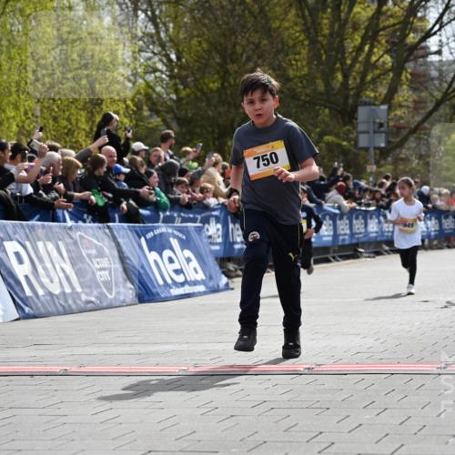 12.04.2026 - 45. Internationalen Wilhelmsburger Insellauf J. Mangold http://msf.ph/oto/9521683 12.04.2026 14:20:17 Ziel 405, 1060, 642, 753, 750, 1623, 844, 34, 949, 1607 meine-sportfotos.de