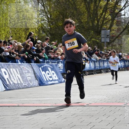 12.04.2026 - 45. Internationalen Wilhelmsburger Insellauf J. Mangold http://msf.ph/oto/9521684 12.04.2026 14:20:17 Ziel 405, 1060, 642, 753, 750, 1623, 844, 34, 949, 1607 meine-sportfotos.de