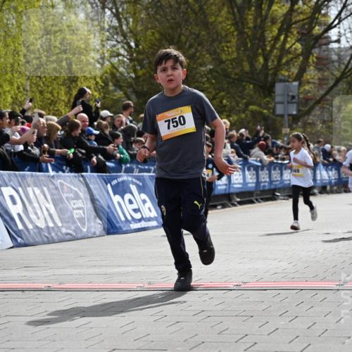 12.04.2026 - 45. Internationalen Wilhelmsburger Insellauf J. Mangold http://msf.ph/oto/9521686 12.04.2026 14:20:17 Ziel 405, 1060, 642, 753, 750, 1623, 844, 34, 949, 1607 meine-sportfotos.de