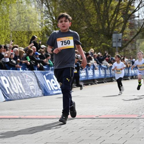 12.04.2026 - 45. Internationalen Wilhelmsburger Insellauf J. Mangold http://msf.ph/oto/9521688 12.04.2026 14:20:18 Ziel 1060, 642, 753, 750, 1623, 844, 34, 949, 1607, 29 meine-sportfotos.de
