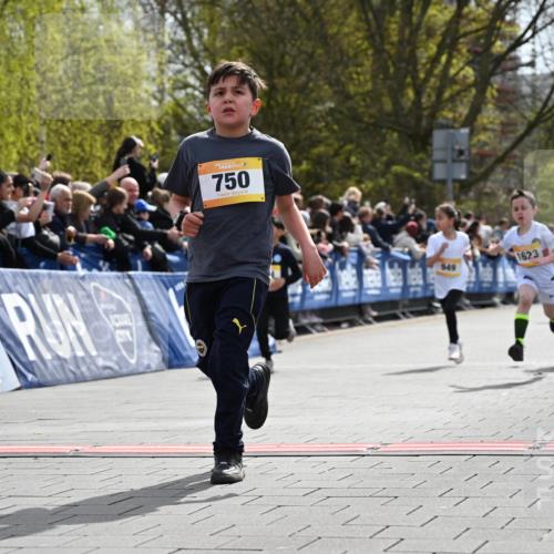 12.04.2026 - 45. Internationalen Wilhelmsburger Insellauf J. Mangold http://msf.ph/oto/9521689 12.04.2026 14:20:18 Ziel 1060, 642, 753, 750, 1623, 844, 34, 949, 1607, 29 meine-sportfotos.de