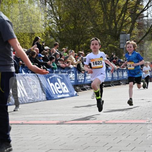 12.04.2026 - 45. Internationalen Wilhelmsburger Insellauf J. Mangold http://msf.ph/oto/9521693 12.04.2026 14:20:19 Ziel 750, 1623, 844, 34, 949, 1607, 29, 948 meine-sportfotos.de