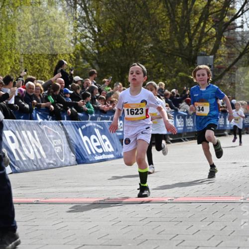 12.04.2026 - 45. Internationalen Wilhelmsburger Insellauf J. Mangold http://msf.ph/oto/9521695 12.04.2026 14:20:19 Ziel 750, 1623, 844, 34, 949, 1607, 29, 948 meine-sportfotos.de