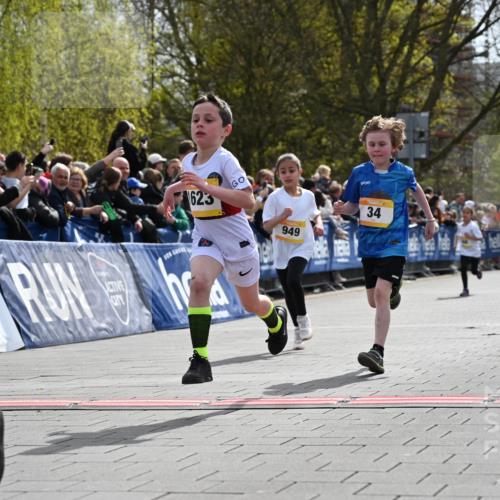 12.04.2026 - 45. Internationalen Wilhelmsburger Insellauf J. Mangold http://msf.ph/oto/9521697 12.04.2026 14:20:19 Ziel 750, 1623, 844, 34, 949, 1607, 29, 948 meine-sportfotos.de
