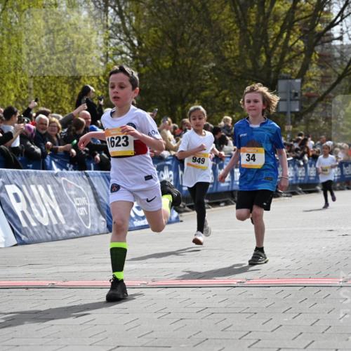 12.04.2026 - 45. Internationalen Wilhelmsburger Insellauf J. Mangold http://msf.ph/oto/9521698 12.04.2026 14:20:19 Ziel 750, 1623, 844, 34, 949, 1607, 29, 948 meine-sportfotos.de