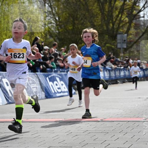 12.04.2026 - 45. Internationalen Wilhelmsburger Insellauf J. Mangold http://msf.ph/oto/9521701 12.04.2026 14:20:19 Ziel 750, 1623, 844, 34, 949, 1607, 29, 948 meine-sportfotos.de