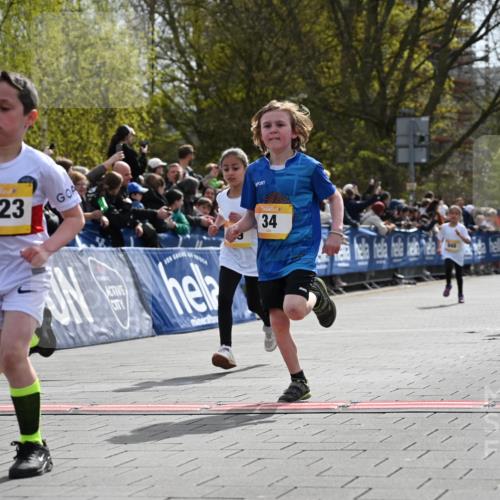 12.04.2026 - 45. Internationalen Wilhelmsburger Insellauf J. Mangold http://msf.ph/oto/9521702 12.04.2026 14:20:19 Ziel 750, 1623, 844, 34, 949, 1607, 29, 948 meine-sportfotos.de