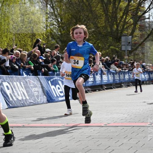 12.04.2026 - 45. Internationalen Wilhelmsburger Insellauf J. Mangold http://msf.ph/oto/9521703 12.04.2026 14:20:19 Ziel 750, 1623, 844, 34, 949, 1607, 29, 948 meine-sportfotos.de