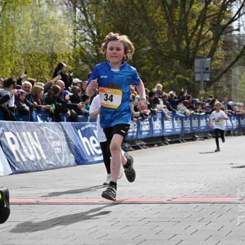 12.04.2026 - 45. Internationalen Wilhelmsburger Insellauf J. Mangold http://msf.ph/oto/9521704 12.04.2026 14:20:19 Ziel 750, 1623, 844, 34, 949, 1607, 29, 948 meine-sportfotos.de