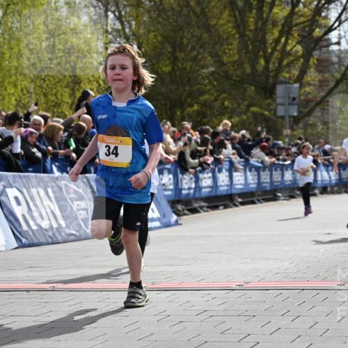 12.04.2026 - 45. Internationalen Wilhelmsburger Insellauf J. Mangold http://msf.ph/oto/9521706 12.04.2026 14:20:20 Ziel 750, 1623, 844, 34, 949, 1607, 29, 948, 1058 meine-sportfotos.de