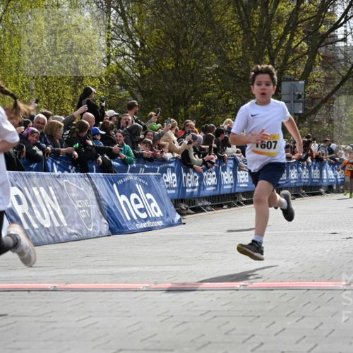 12.04.2026 - 45. Internationalen Wilhelmsburger Insellauf J. Mangold http://msf.ph/oto/9521709 12.04.2026 14:20:21 Ziel 750, 1623, 844, 34, 949, 1607, 29, 948, 1058, 966 meine-sportfotos.de