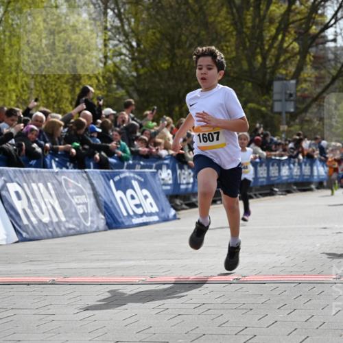 12.04.2026 - 45. Internationalen Wilhelmsburger Insellauf J. Mangold http://msf.ph/oto/9521712 12.04.2026 14:20:21 Ziel 750, 1623, 844, 34, 949, 1607, 29, 948, 1058, 966 meine-sportfotos.de
