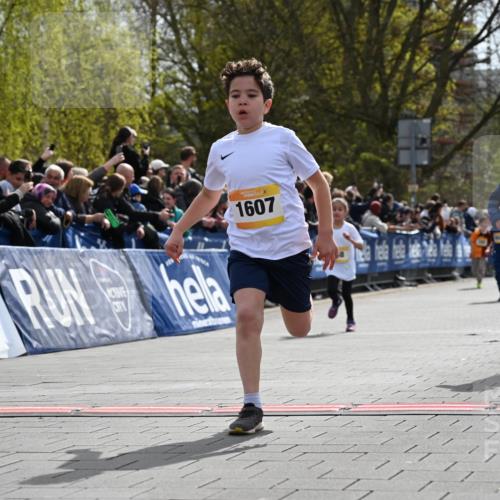 12.04.2026 - 45. Internationalen Wilhelmsburger Insellauf J. Mangold http://msf.ph/oto/9521714 12.04.2026 14:20:21 Ziel 750, 1623, 844, 34, 949, 1607, 29, 948, 1058, 966 meine-sportfotos.de