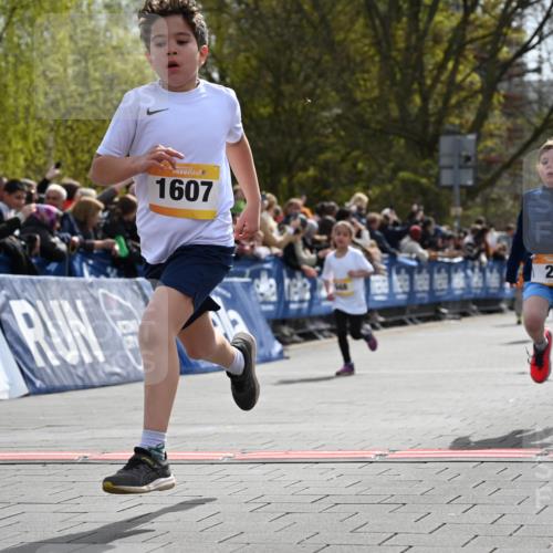 12.04.2026 - 45. Internationalen Wilhelmsburger Insellauf J. Mangold http://msf.ph/oto/9521717 12.04.2026 14:20:21 Ziel 750, 1623, 844, 34, 949, 1607, 29, 948, 1058, 966 meine-sportfotos.de