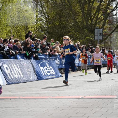 12.04.2026 - 45. Internationalen Wilhelmsburger Insellauf J. Mangold http://msf.ph/oto/9521726 12.04.2026 14:20:24 Ziel 949, 1607, 29, 948, 1058, 966, 998, 228, 298, 293, 744, 1008, 747, 262, 598 meine-sportfotos.de