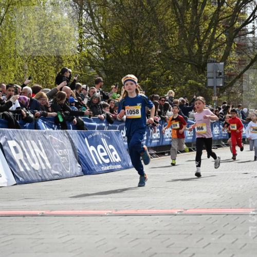 12.04.2026 - 45. Internationalen Wilhelmsburger Insellauf J. Mangold http://msf.ph/oto/9521728 12.04.2026 14:20:24 Ziel 949, 1607, 29, 948, 1058, 966, 998, 228, 298, 293, 744, 1008, 747, 262, 598 meine-sportfotos.de