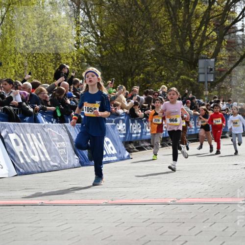 12.04.2026 - 45. Internationalen Wilhelmsburger Insellauf J. Mangold http://msf.ph/oto/9521732 12.04.2026 14:20:24 Ziel 949, 1607, 29, 948, 1058, 966, 998, 228, 298, 293, 744, 1008, 747, 262, 598 meine-sportfotos.de