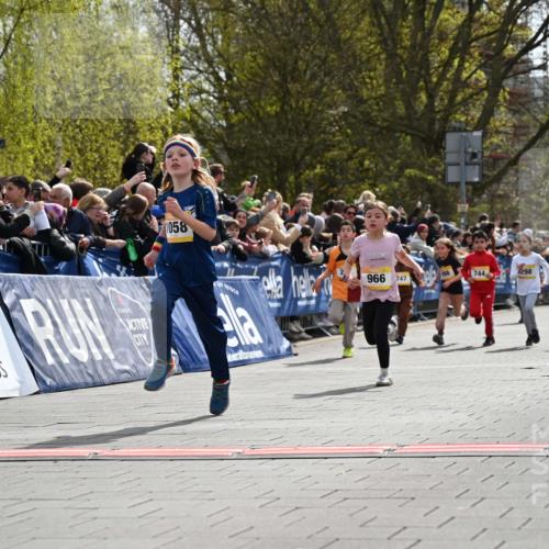 12.04.2026 - 45. Internationalen Wilhelmsburger Insellauf J. Mangold http://msf.ph/oto/9521733 12.04.2026 14:20:24 Ziel 949, 1607, 29, 948, 1058, 966, 998, 228, 298, 293, 744, 1008, 747, 262, 598 meine-sportfotos.de