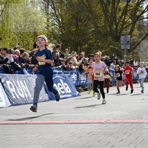 12.04.2026 - 45. Internationalen Wilhelmsburger Insellauf J. Mangold http://msf.ph/oto/9521734 12.04.2026 14:20:24 Ziel 949, 1607, 29, 948, 1058, 966, 998, 228, 298, 293, 744, 1008, 747, 262, 598 meine-sportfotos.de