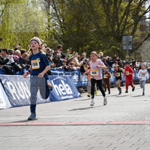 12.04.2026 - 45. Internationalen Wilhelmsburger Insellauf J. Mangold http://msf.ph/oto/9521735 12.04.2026 14:20:24 Ziel 949, 1607, 29, 948, 1058, 966, 998, 228, 298, 293, 744, 1008, 747, 262, 598 meine-sportfotos.de