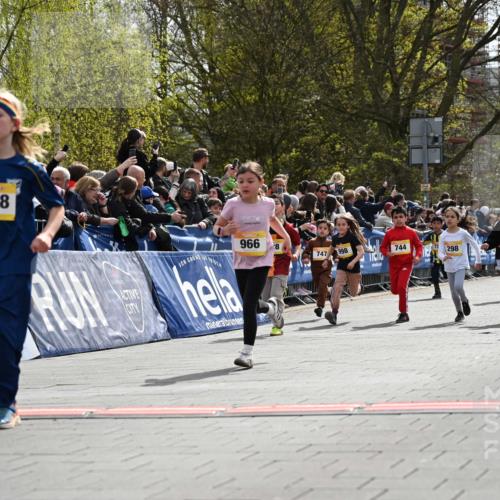 12.04.2026 - 45. Internationalen Wilhelmsburger Insellauf J. Mangold http://msf.ph/oto/9521740 12.04.2026 14:20:25 Ziel 1607, 29, 948, 1058, 966, 998, 228, 298, 293, 744, 1008, 747, 262, 598, 730 meine-sportfotos.de