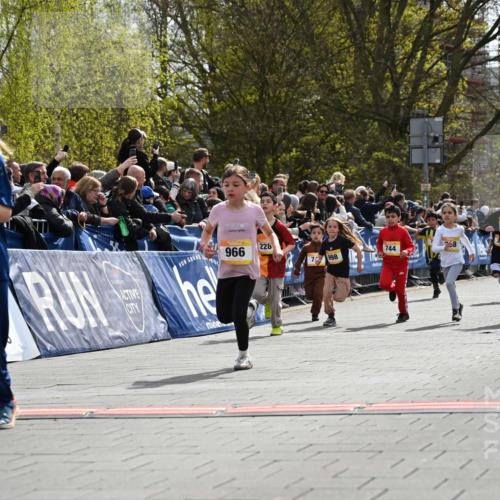 12.04.2026 - 45. Internationalen Wilhelmsburger Insellauf J. Mangold http://msf.ph/oto/9521741 12.04.2026 14:20:25 Ziel 1607, 29, 948, 1058, 966, 998, 228, 298, 293, 744, 1008, 747, 262, 598, 730 meine-sportfotos.de