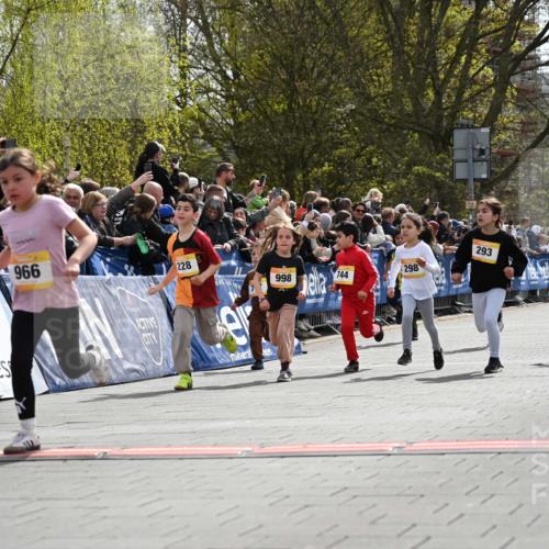 12.04.2026 - 45. Internationalen Wilhelmsburger Insellauf J. Mangold http://msf.ph/oto/9521746 12.04.2026 14:20:26 Ziel 29, 948, 1058, 966, 998, 228, 298, 293, 744, 1008, 747, 262, 598, 730, 632 meine-sportfotos.de