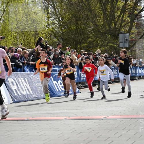 12.04.2026 - 45. Internationalen Wilhelmsburger Insellauf J. Mangold http://msf.ph/oto/9521748 12.04.2026 14:20:26 Ziel 29, 948, 1058, 966, 998, 228, 298, 293, 744, 1008, 747, 262, 598, 730, 632 meine-sportfotos.de