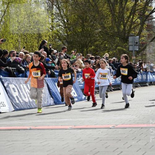 12.04.2026 - 45. Internationalen Wilhelmsburger Insellauf J. Mangold http://msf.ph/oto/9521751 12.04.2026 14:20:26 Ziel 29, 948, 1058, 966, 998, 228, 298, 293, 744, 1008, 747, 262, 598, 730, 632 meine-sportfotos.de