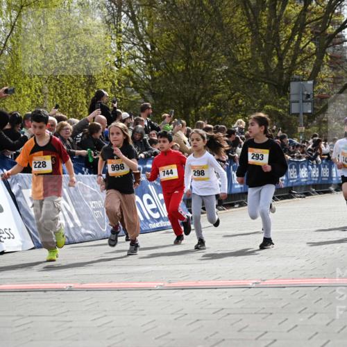 12.04.2026 - 45. Internationalen Wilhelmsburger Insellauf J. Mangold http://msf.ph/oto/9521755 12.04.2026 14:20:27 Ziel 948, 1058, 966, 998, 228, 298, 293, 744, 1008, 747, 262, 598, 730, 632, 1608 meine-sportfotos.de