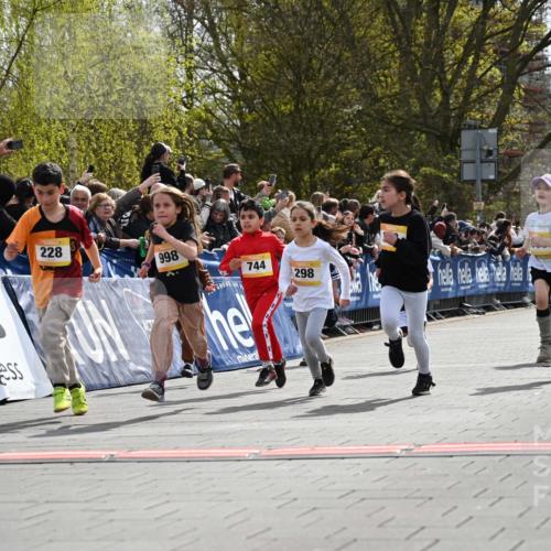 12.04.2026 - 45. Internationalen Wilhelmsburger Insellauf J. Mangold http://msf.ph/oto/9521756 12.04.2026 14:20:27 Ziel 948, 1058, 966, 998, 228, 298, 293, 744, 1008, 747, 262, 598, 730, 632, 1608 meine-sportfotos.de