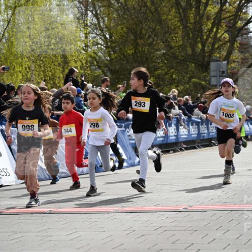 12.04.2026 - 45. Internationalen Wilhelmsburger Insellauf J. Mangold http://msf.ph/oto/9521762 12.04.2026 14:20:27 Ziel 948, 1058, 966, 998, 228, 298, 293, 744, 1008, 747, 262, 598, 730, 632, 1608 meine-sportfotos.de