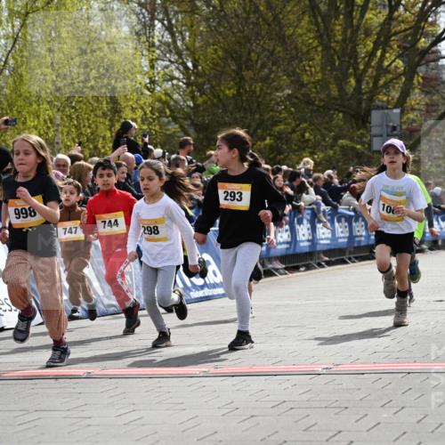 12.04.2026 - 45. Internationalen Wilhelmsburger Insellauf J. Mangold http://msf.ph/oto/9521763 12.04.2026 14:20:27 Ziel 948, 1058, 966, 998, 228, 298, 293, 744, 1008, 747, 262, 598, 730, 632, 1608 meine-sportfotos.de