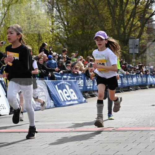 12.04.2026 - 45. Internationalen Wilhelmsburger Insellauf J. Mangold http://msf.ph/oto/9521767 12.04.2026 14:20:28 Ziel 1058, 966, 998, 228, 298, 293, 744, 1008, 747, 262, 598, 730, 632, 1608 meine-sportfotos.de