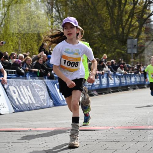 12.04.2026 - 45. Internationalen Wilhelmsburger Insellauf J. Mangold http://msf.ph/oto/9521772 12.04.2026 14:20:28 Ziel 1058, 966, 998, 228, 298, 293, 744, 1008, 747, 262, 598, 730, 632, 1608 meine-sportfotos.de