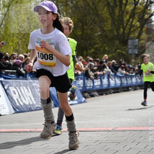 12.04.2026 - 45. Internationalen Wilhelmsburger Insellauf J. Mangold http://msf.ph/oto/9521774 12.04.2026 14:20:29 Ziel 966, 998, 228, 298, 293, 744, 1008, 747, 262, 598, 730, 632, 1608, 165 meine-sportfotos.de