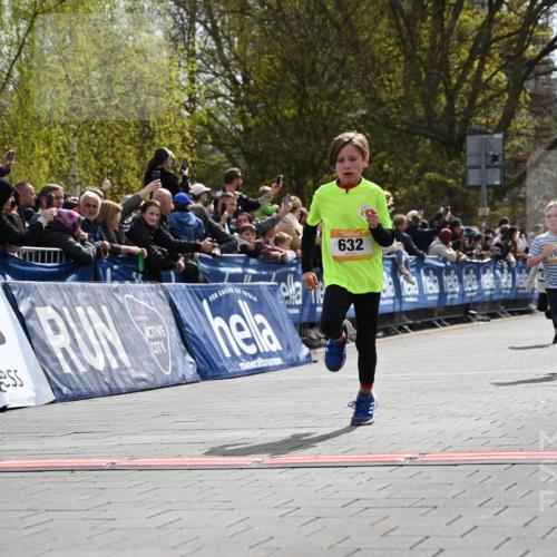 12.04.2026 - 45. Internationalen Wilhelmsburger Insellauf J. Mangold http://msf.ph/oto/9521777 12.04.2026 14:20:30 Ziel 998, 228, 298, 293, 744, 1008, 747, 262, 598, 730, 632, 1608, 165 meine-sportfotos.de