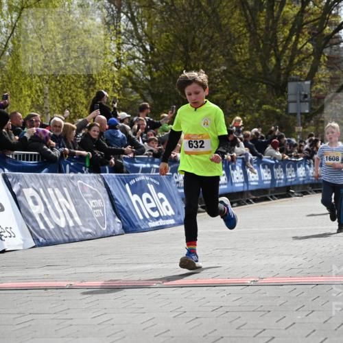 12.04.2026 - 45. Internationalen Wilhelmsburger Insellauf J. Mangold http://msf.ph/oto/9521779 12.04.2026 14:20:30 Ziel 998, 228, 298, 293, 744, 1008, 747, 262, 598, 730, 632, 1608, 165 meine-sportfotos.de