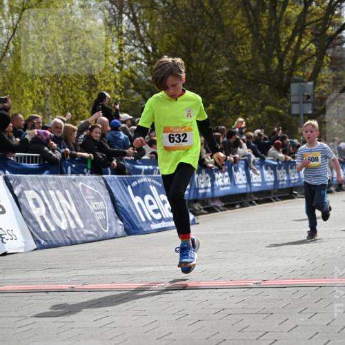 12.04.2026 - 45. Internationalen Wilhelmsburger Insellauf J. Mangold http://msf.ph/oto/9521782 12.04.2026 14:20:30 Ziel 998, 228, 298, 293, 744, 1008, 747, 262, 598, 730, 632, 1608, 165 meine-sportfotos.de