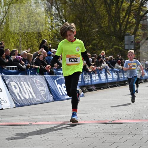 12.04.2026 - 45. Internationalen Wilhelmsburger Insellauf J. Mangold http://msf.ph/oto/9521783 12.04.2026 14:20:30 Ziel 998, 228, 298, 293, 744, 1008, 747, 262, 598, 730, 632, 1608, 165 meine-sportfotos.de