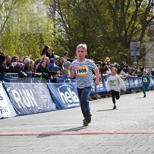 12.04.2026 - 45. Internationalen Wilhelmsburger Insellauf J. Mangold http://msf.ph/oto/9521785 12.04.2026 14:20:31 Ziel 998, 228, 298, 293, 744, 1008, 747, 262, 598, 730, 632, 1608, 165, 171 meine-sportfotos.de
