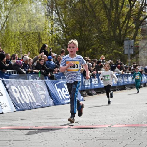 12.04.2026 - 45. Internationalen Wilhelmsburger Insellauf J. Mangold http://msf.ph/oto/9521786 12.04.2026 14:20:31 Ziel 998, 228, 298, 293, 744, 1008, 747, 262, 598, 730, 632, 1608, 165, 171 meine-sportfotos.de