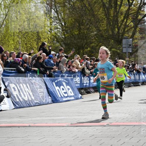12.04.2026 - 45. Internationalen Wilhelmsburger Insellauf J. Mangold http://msf.ph/oto/9521791 12.04.2026 14:20:33 Ziel 730, 632, 1608, 165, 171, 20, 313 meine-sportfotos.de