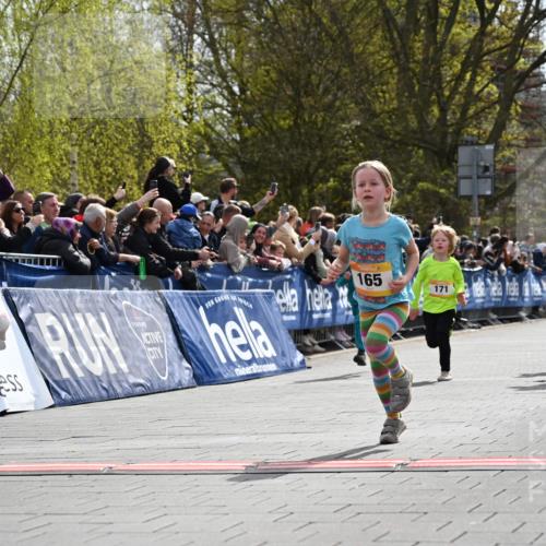 12.04.2026 - 45. Internationalen Wilhelmsburger Insellauf J. Mangold http://msf.ph/oto/9521792 12.04.2026 14:20:33 Ziel 730, 632, 1608, 165, 171, 20, 313 meine-sportfotos.de