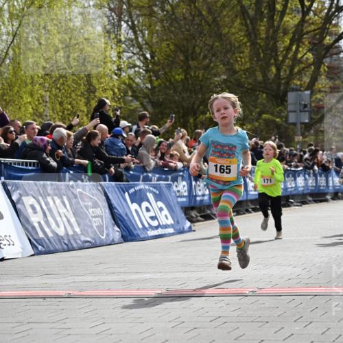 12.04.2026 - 45. Internationalen Wilhelmsburger Insellauf J. Mangold http://msf.ph/oto/9521793 12.04.2026 14:20:33 Ziel 730, 632, 1608, 165, 171, 20, 313 meine-sportfotos.de
