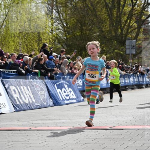 12.04.2026 - 45. Internationalen Wilhelmsburger Insellauf J. Mangold http://msf.ph/oto/9521794 12.04.2026 14:20:34 Ziel 632, 1608, 165, 171, 20, 313 meine-sportfotos.de